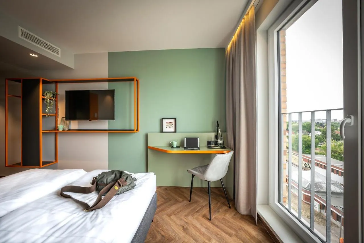 Loginn Hotel Berlin Airport 3*,