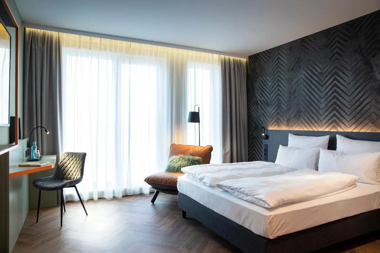 LOGINN Hotel Berlin Airport 4*,